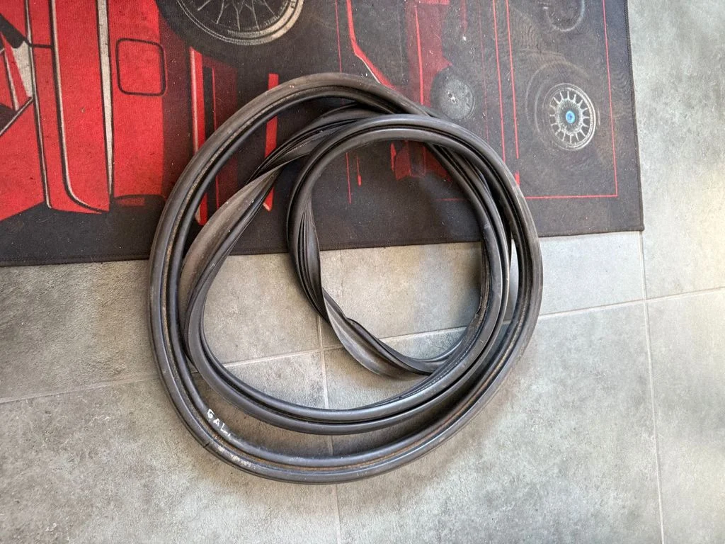 Loading door rubber seal (on body) – Volvo XC60 (2009-2013)