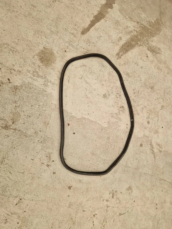 Laadimisukse tihend (kere pool) – Volkswagen Scirocco (2008-2016), tagumine