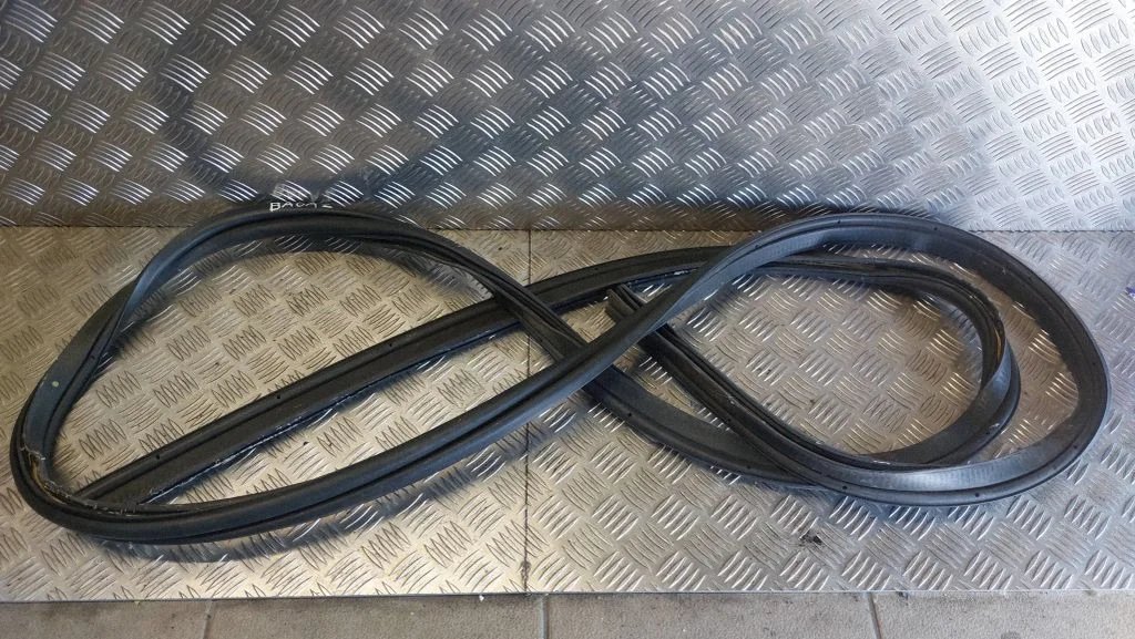 Laadimisukse tihend (kere pool) – Chrysler Grand Voyager V (2007-2015)