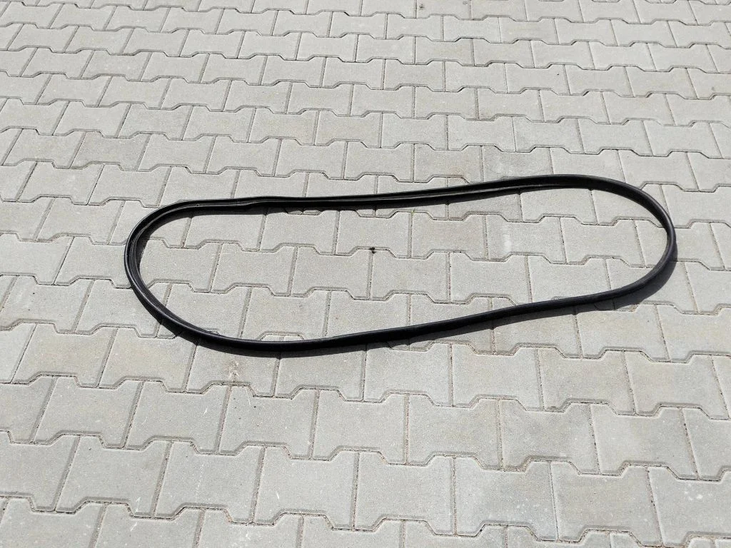 Loading door rubber seal (on body)