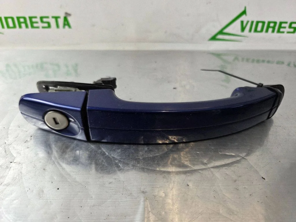 Esiukse välimine käepide E521F