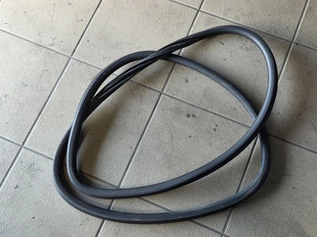 Front door rubber seal 9677519680
