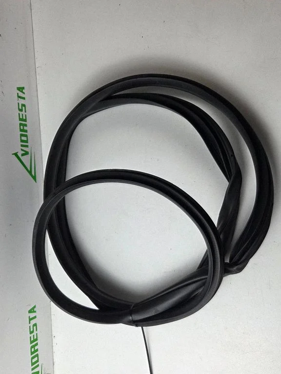 Esiukse tihend (kere pool) – Hyundai i20 (BC3 BI3) (2020-)