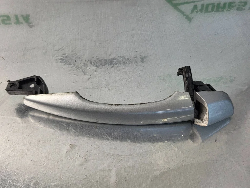 Front door exterior handle M0U020831