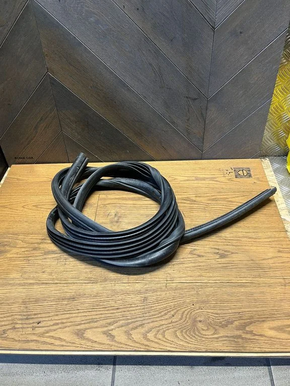 Esiukse tihend (kere pool) – Nissan Qashqai (2010-2014)