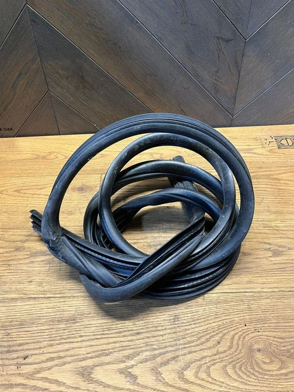 Esiukse tihend (kere pool) – Nissan Qashqai (2010-2014)
