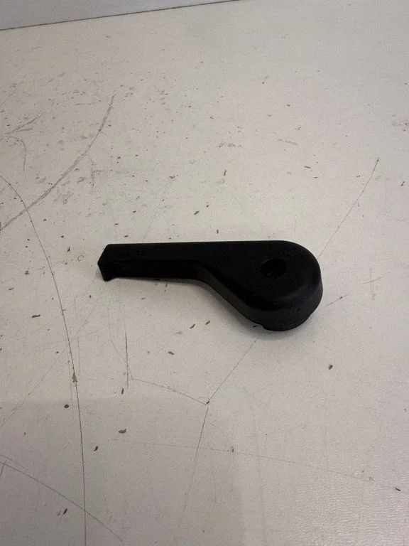 Engine bonnet (hood) release handle