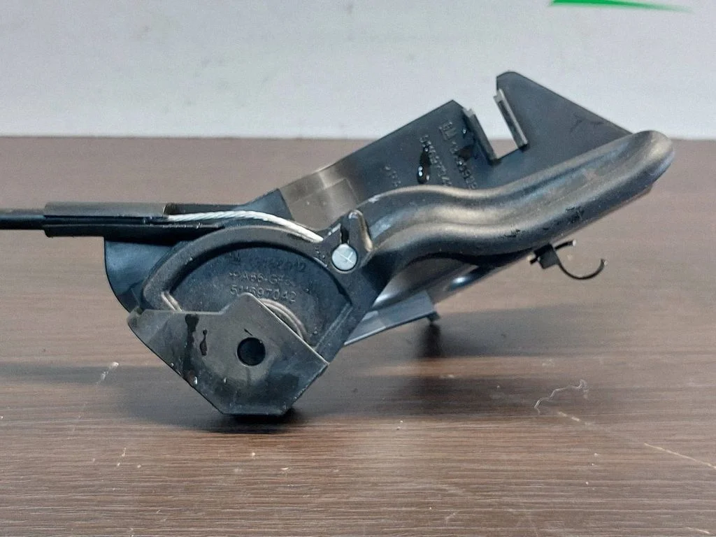 Mootorikapoti avamiskäepide – Opel Corsa D (2006-2014)