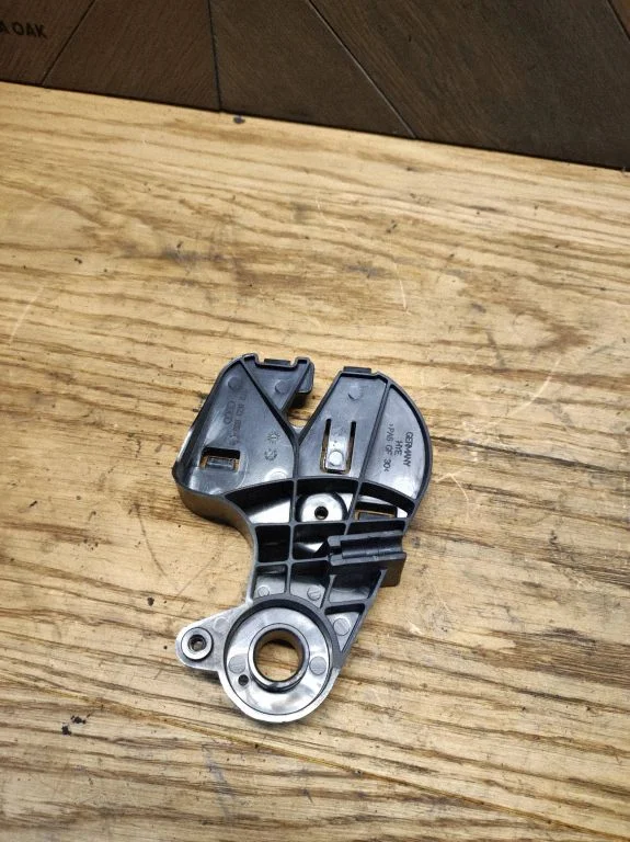 Engine bonnet (hood) release handle – Audi A4 Allroad B8 (2008-2016)