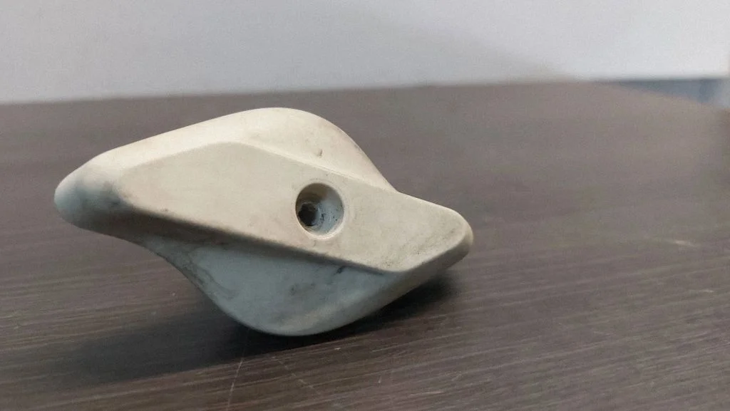 Engine bonnet (hood) release handle – Volvo V60 (2011-2013)