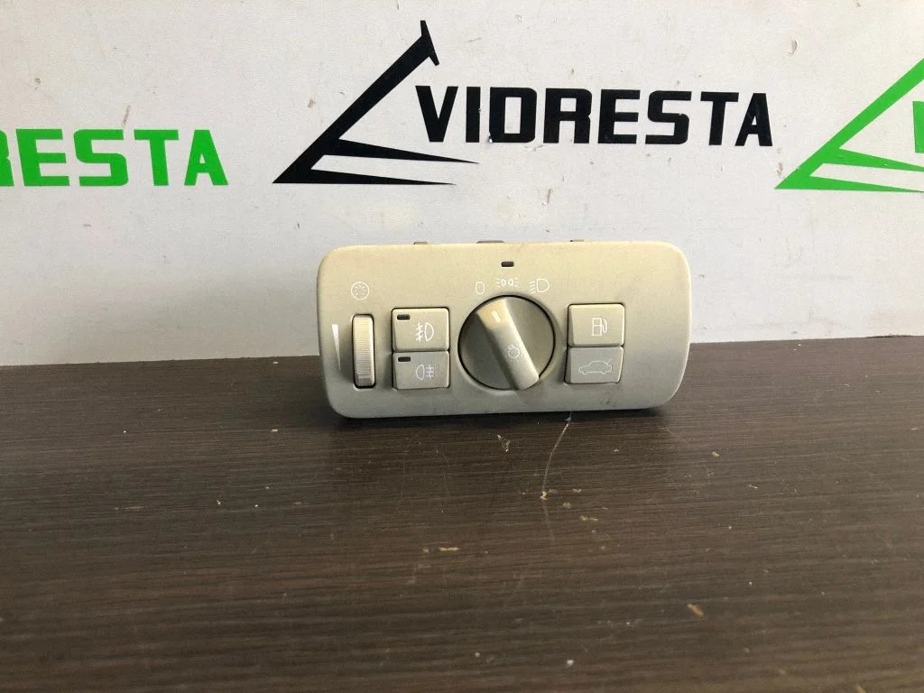 Light switch 30739438
