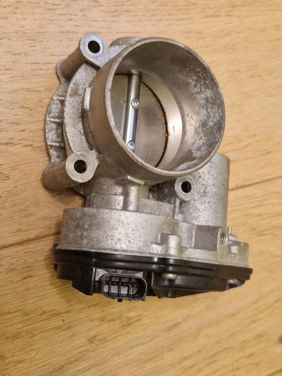 Throttle valve DS7E9F991AJ