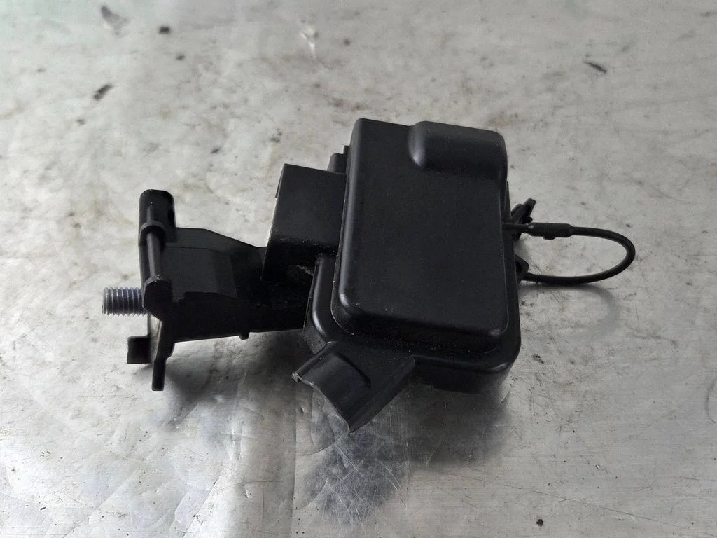 Positive cable (battery) – BMW 6 Series F06 Gran coupe (2012-2018)