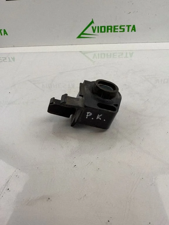 Radiator support slam panel bracket – front left