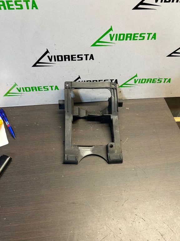Radiatoru paneļa kronšteins 71150T7J