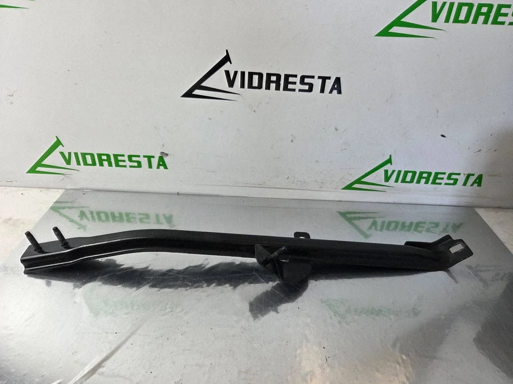 Radiaatori tugipaneeli klamber – eesmine vasak
