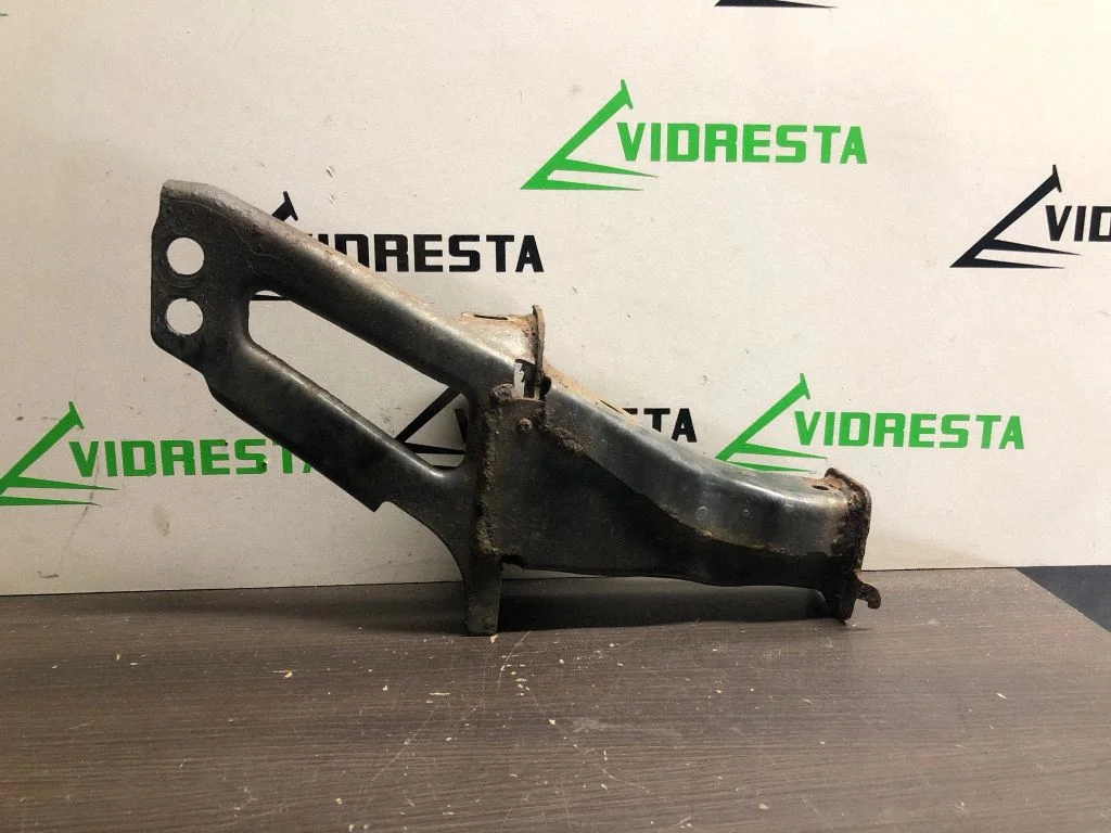 Radiatoru paneļa kronšteins HE5TA