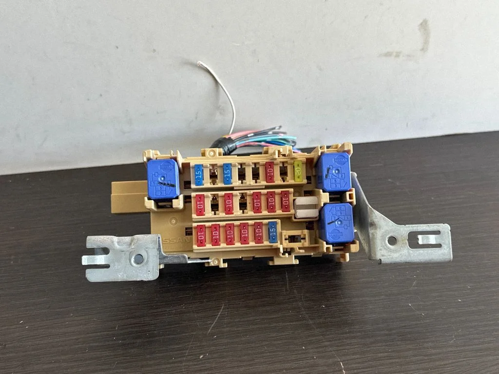 Fuse module 25230-79942 – Nissan Leaf I (ZE0) (2010-2017)