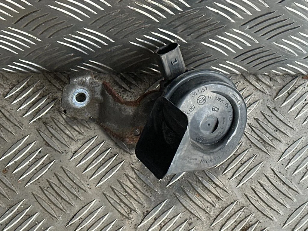 Signaalpasun 703881157 – Volkswagen Scirocco (2008-2016)