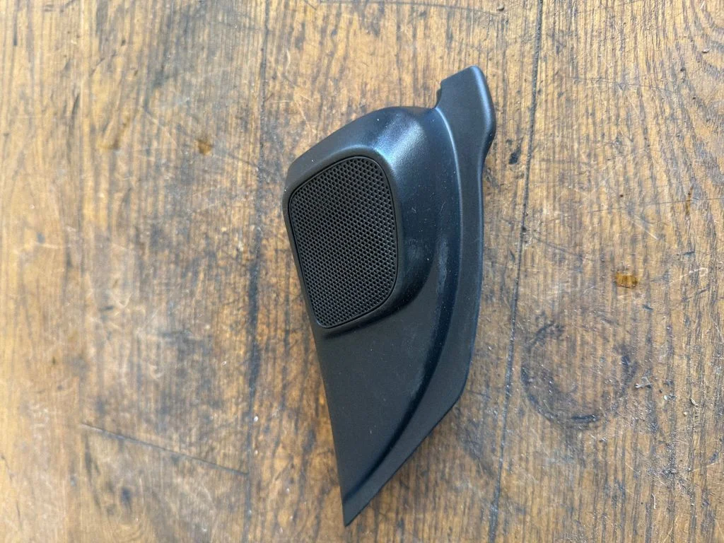 Front door high frequency speaker 76220T1GA