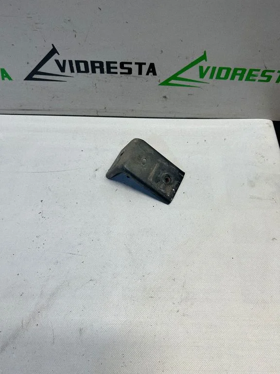 Radiatoru paneļa kronšteins – Opel Vivaro (2014-2018)