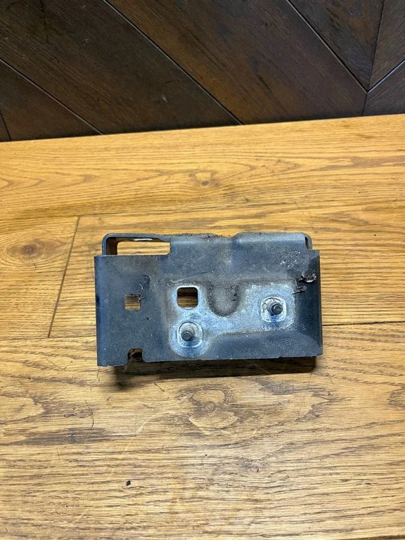 Radiator support slam panel bracket 3512063R