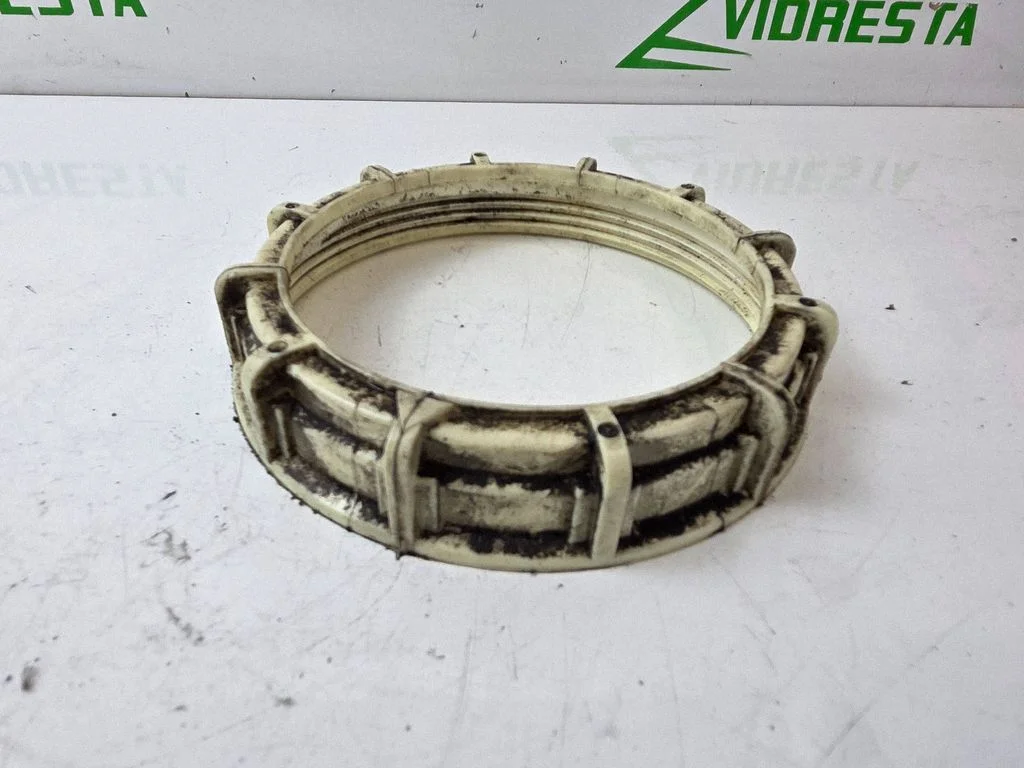 In tank fuel pump screw locking ring/nut