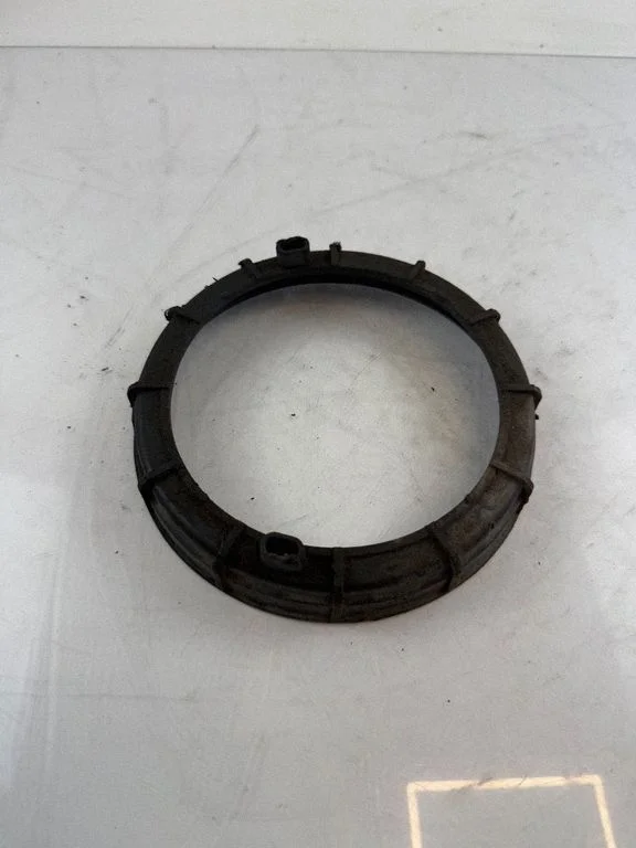 In tank fuel pump screw locking ring/nut