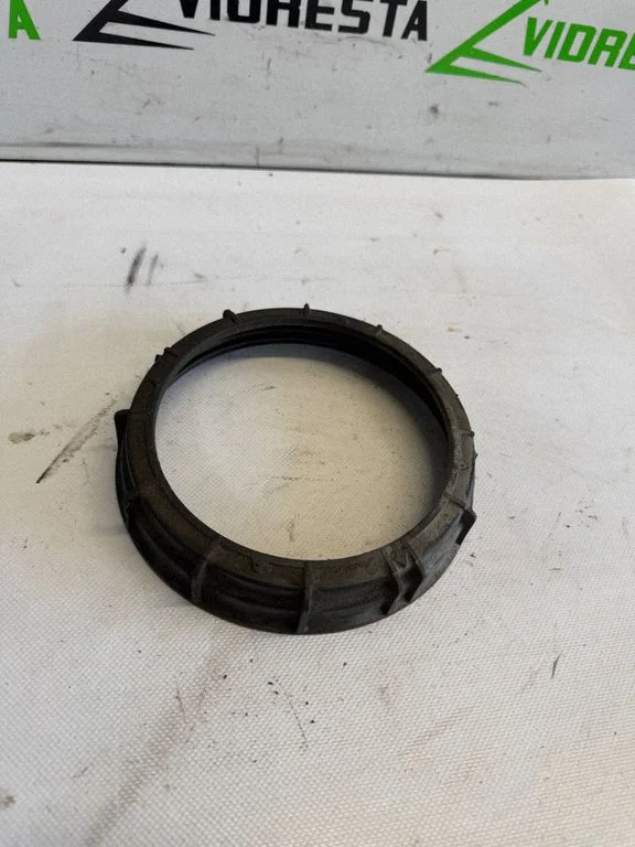 In tank fuel pump screw locking ring/nut