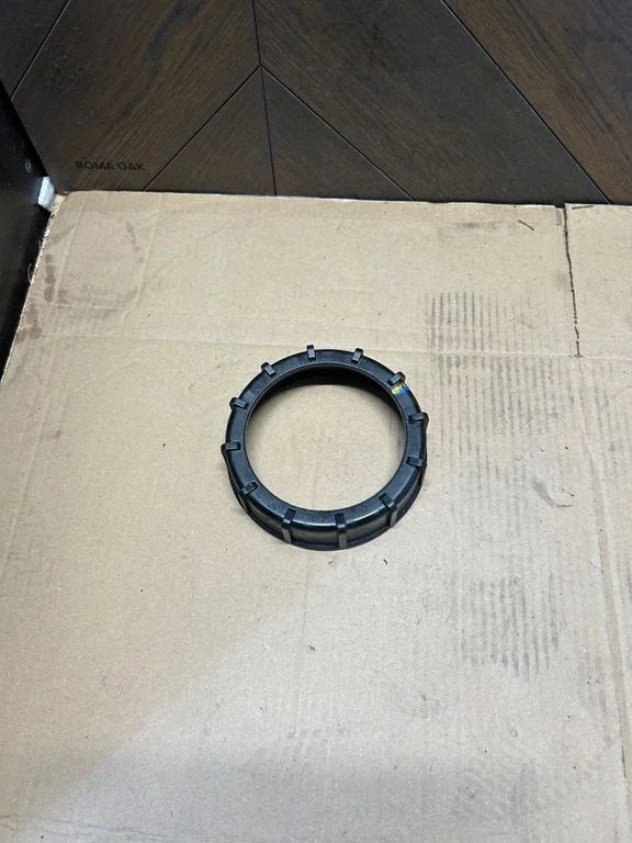 In tank fuel pump screw locking ring/nut