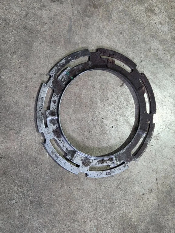 In tank fuel pump screw locking ring/nut 7188565
