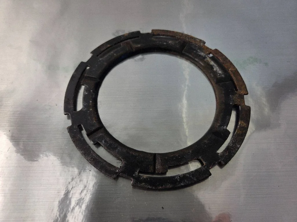 In tank fuel pump screw locking ring/nut 10325352