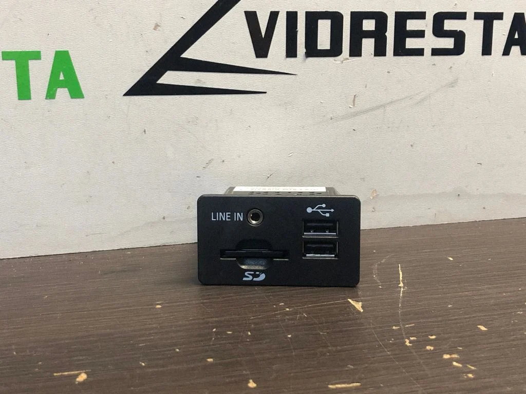 USB socket connector – Ford Transit/ Tourneo Connect Grand Tourneo Connect (2013-2018)