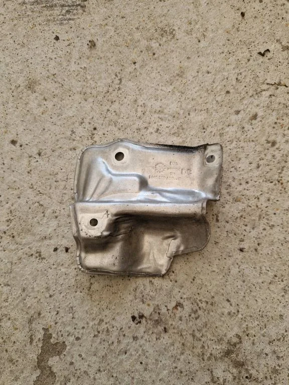 Heat shield in engine bay 144505949R