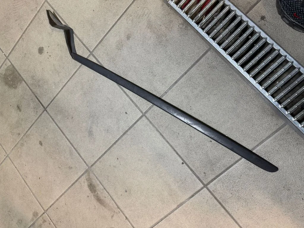 Windshield trim JX7BA03195