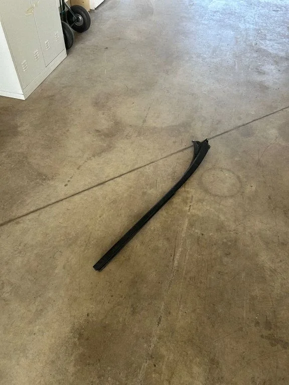 Windshield trim 93867905