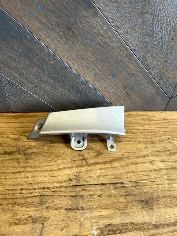 Rear fender molding trim – rear right