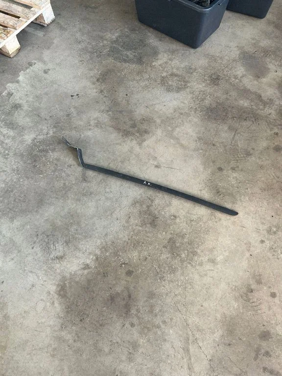 Windshield trim JX7BA03195