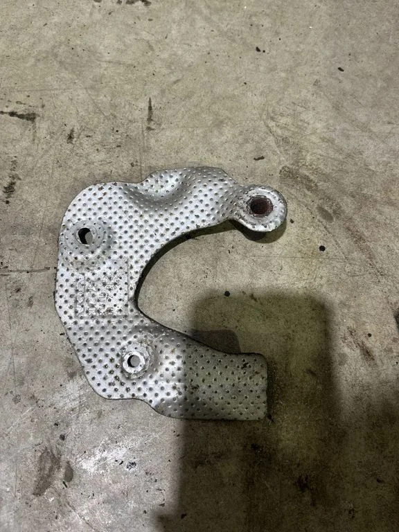 Heat shield in engine bay – Volvo XC60 (2009-2013)