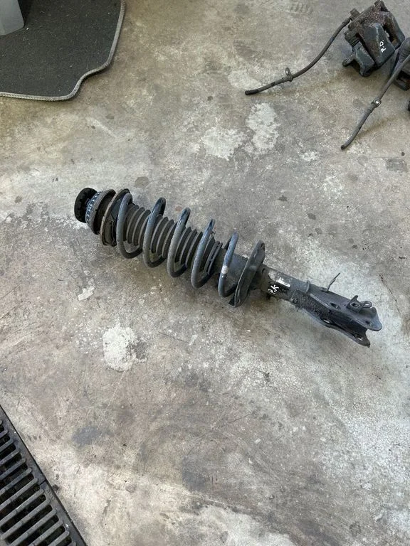 Eesmine amortisaator koos vedruga 801403002031 – Honda HR-V (2015-2020)