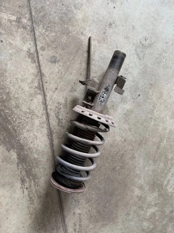 Front shock absorber with coil spring – Volvo XC60 (2009-2013)