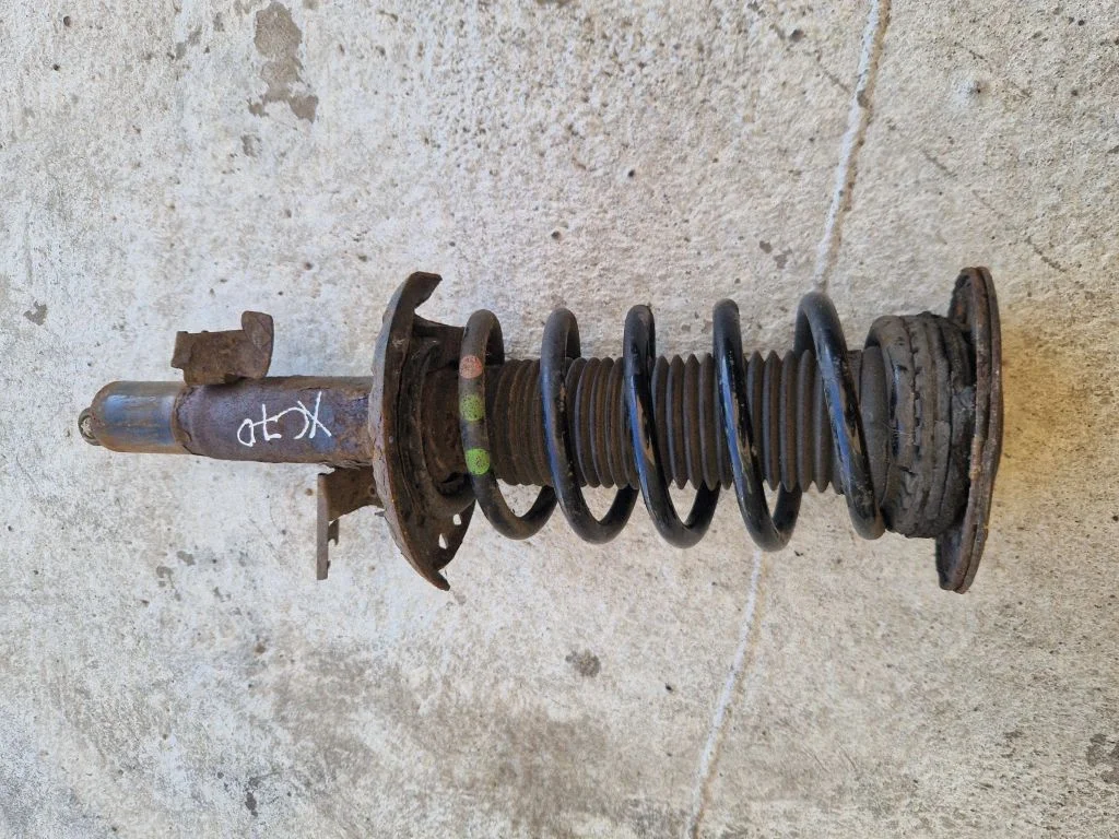Front shock absorber with coil spring