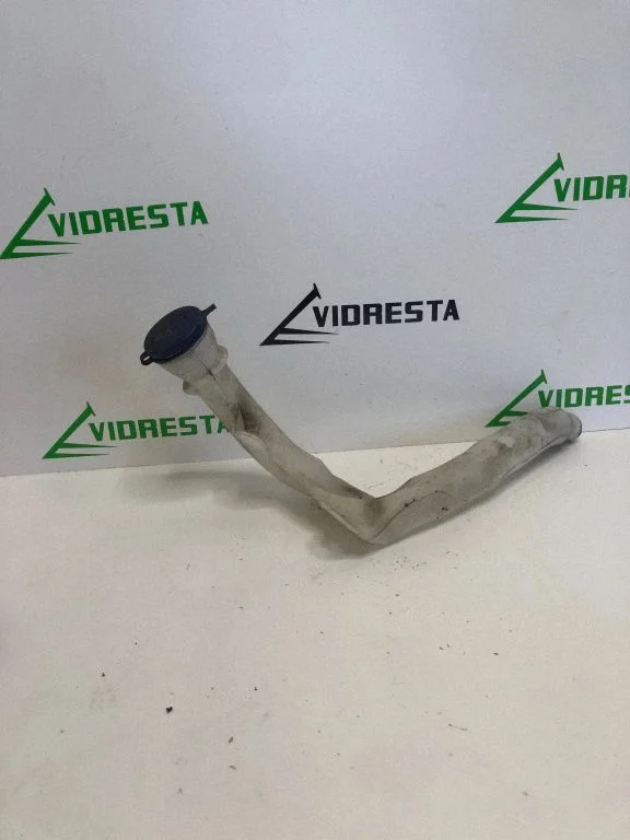 Logu šķidruma tvertnes uzpildes caurulīte