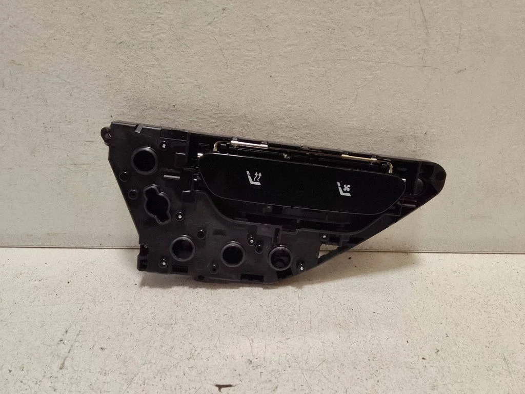 Seat heating switch – Mercedes-Benz E-Class W214 (2024-)