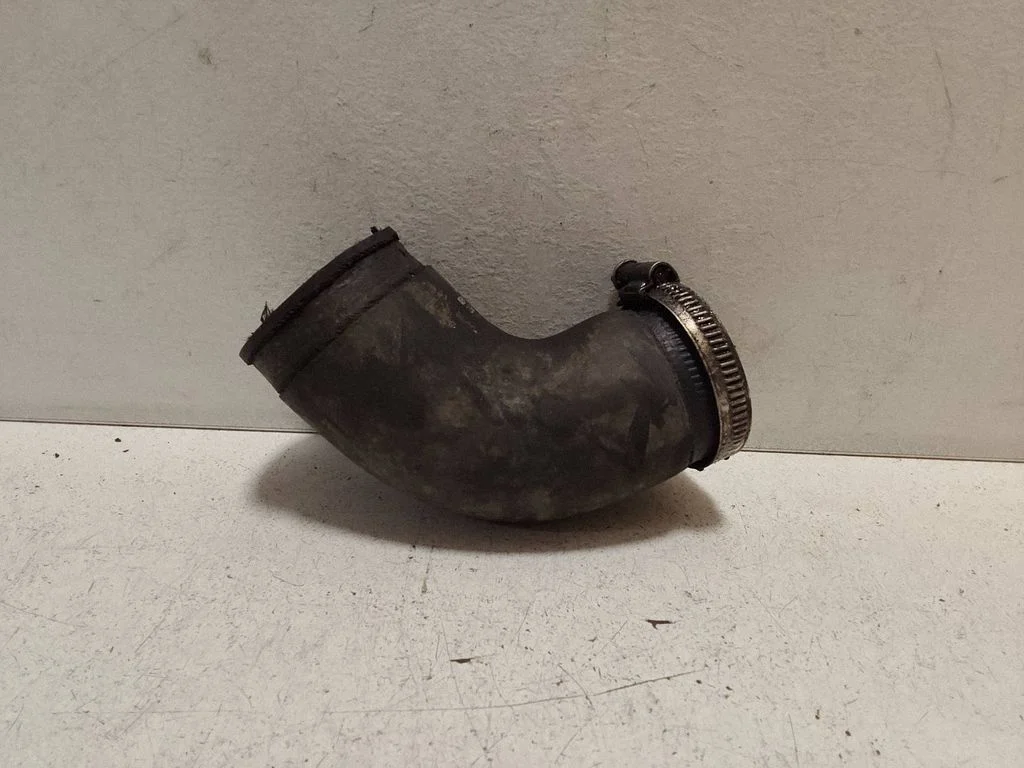 Wąż / rura intercoolera 8E0145837A
