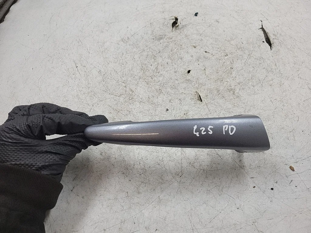 Front door exterior handle – front right