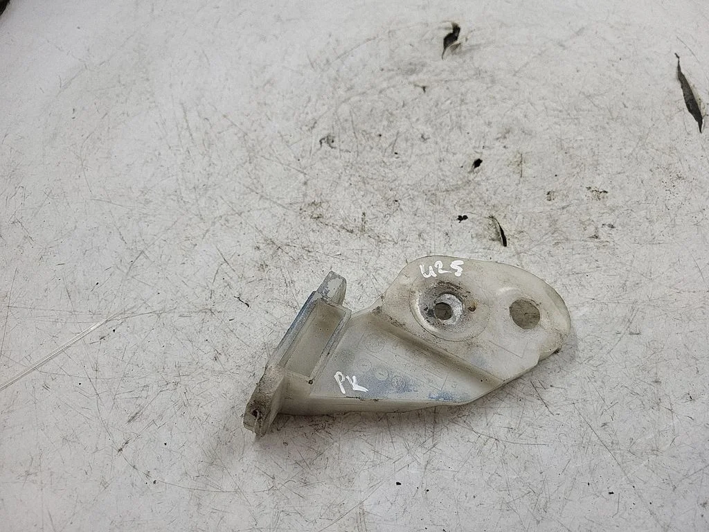 Front bumper mounting bracket 8195295