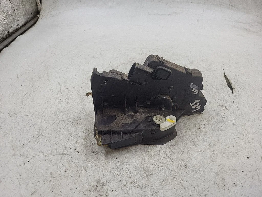 Rear door lock HLL245