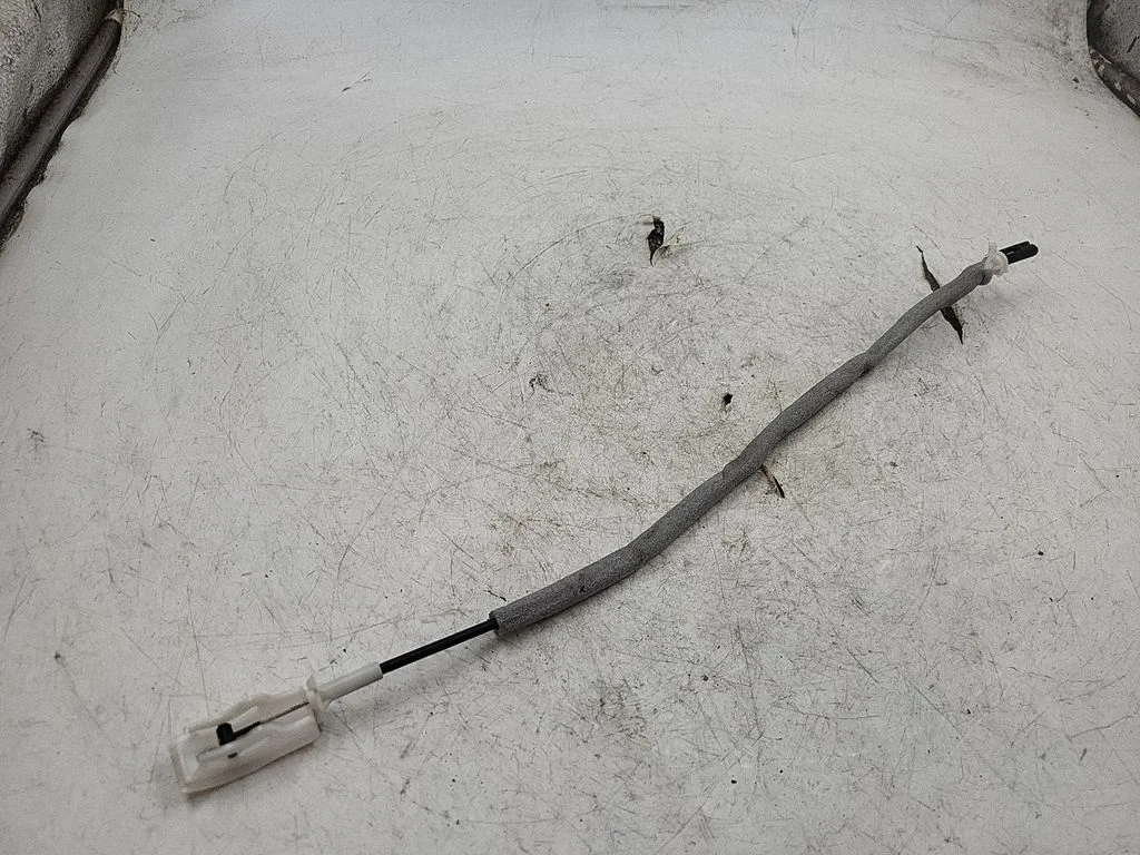Front door cable line – front left