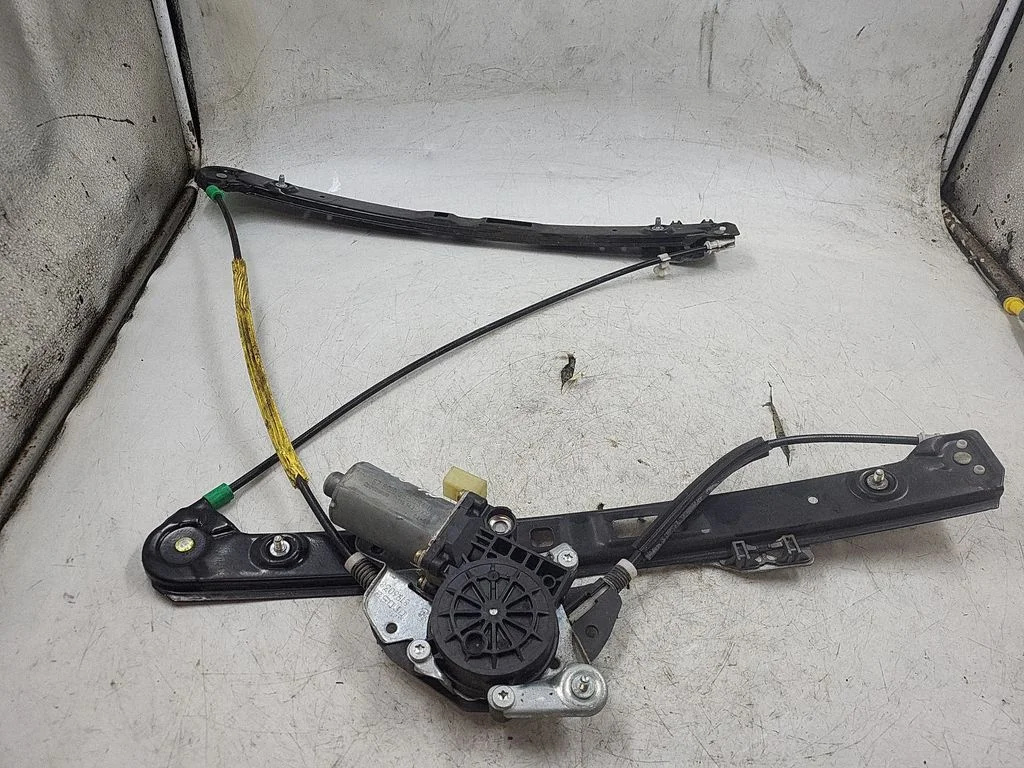 Front door window regulator with motor 8362064